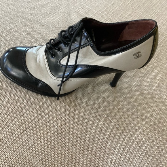 Chanel  vintage Oxford heels - Picture 6 of 6